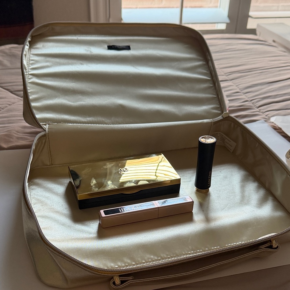 Lancôme NWT Makeup-eye shadow palette-Mascara, pop-up lipstick & gold case!